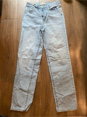Universal Thread Light Wash High Rise Straight Leg Mom Jeans Size 6R